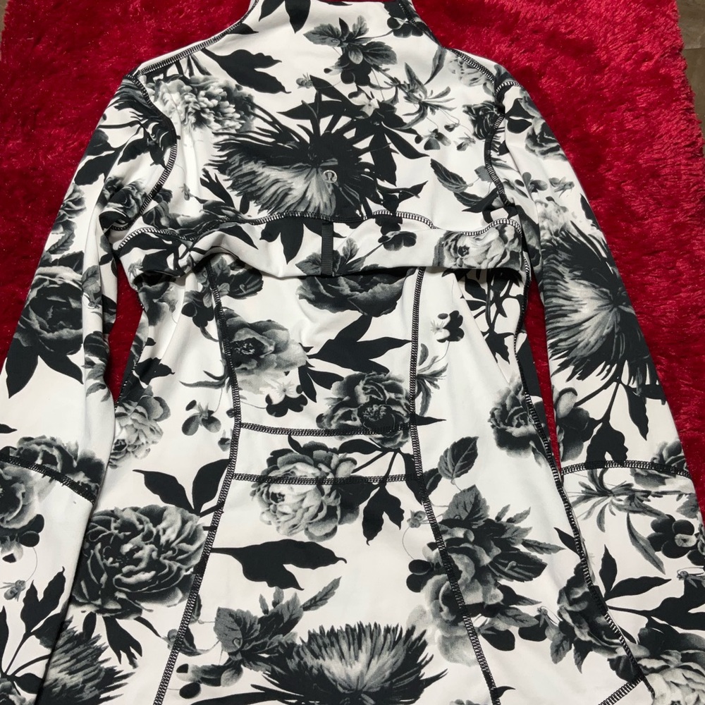 lululemon Jacket - Picture 2 of 6